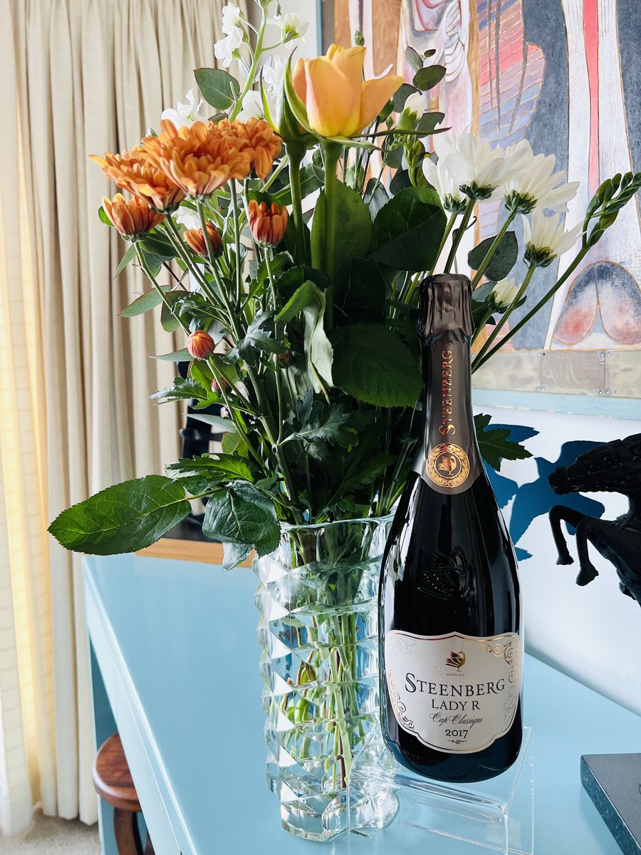 Winbeebee's tweet photo. It’s #CapClassiqueDay Flowers 💐 and #SteenbergCapClassique  #PerfectedByTime ⁦@SteenbergWines⁩ ⁦@ElundaBasson⁩ ⁦⁦@GC_Com⁩ . Chilling in the fridge for later.. https://t.co/vszDGx61Sd