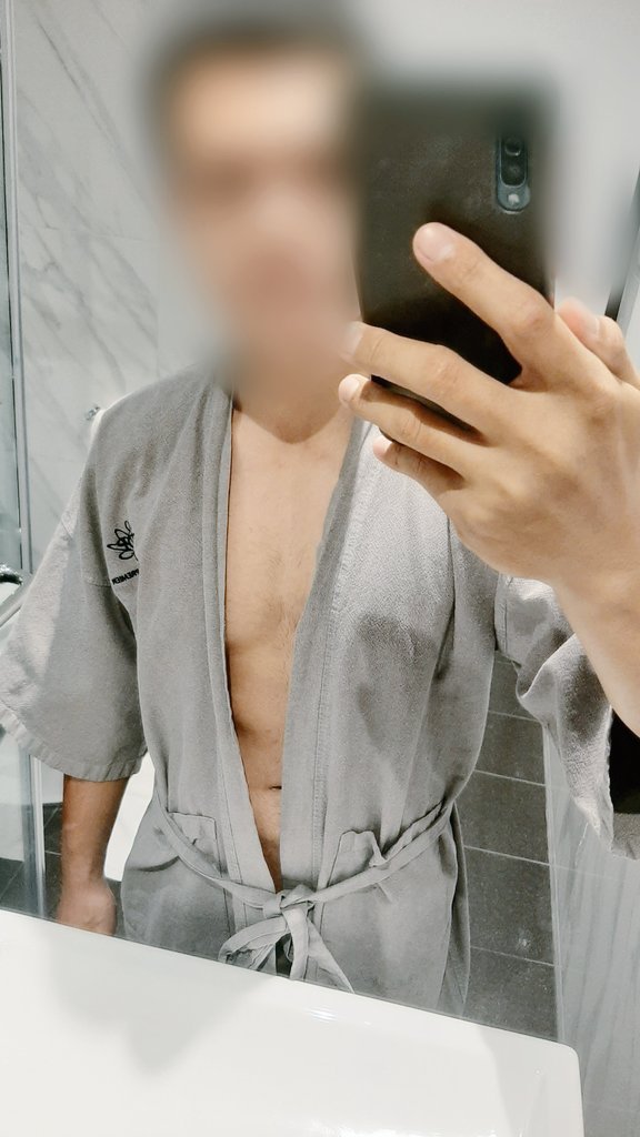 nuttertoolsgoza's tweet photo. อยู่คนเดียวแล้วมันเหงามาเล่นห้องเราได้นะ😋#หาดใหญ่ #Skinship https://t.co/Cm23NhSo75