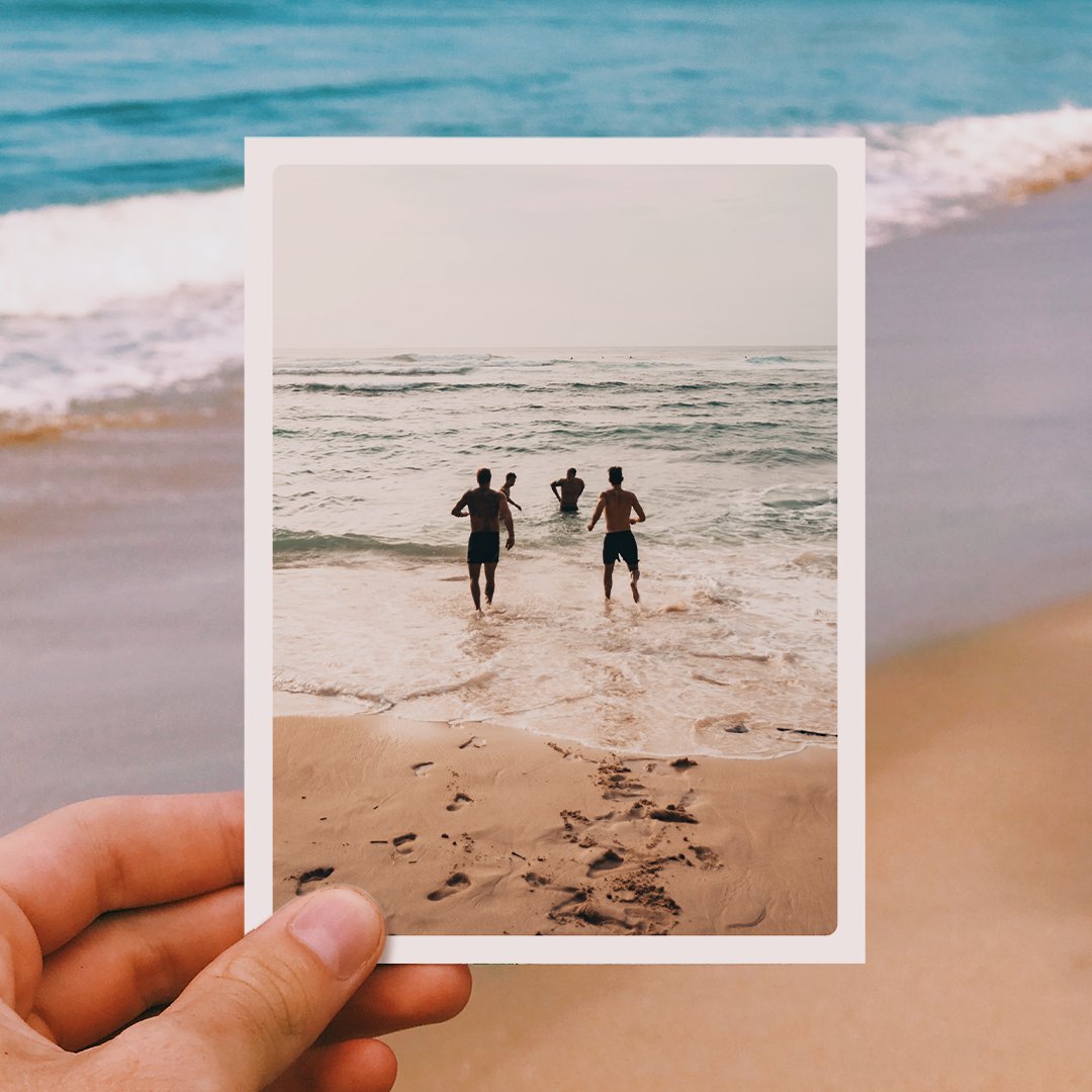 touchnote's tweet photo. Jetting away for some summer sun? βοΈ Taking us with you has never been easier, with the click of a finger, you can share treasure memories with loved ones. Distance is no longer an issue.
#TouchNote #SummerSun #TravelInspo https://t.co/3zeYPvFAzq