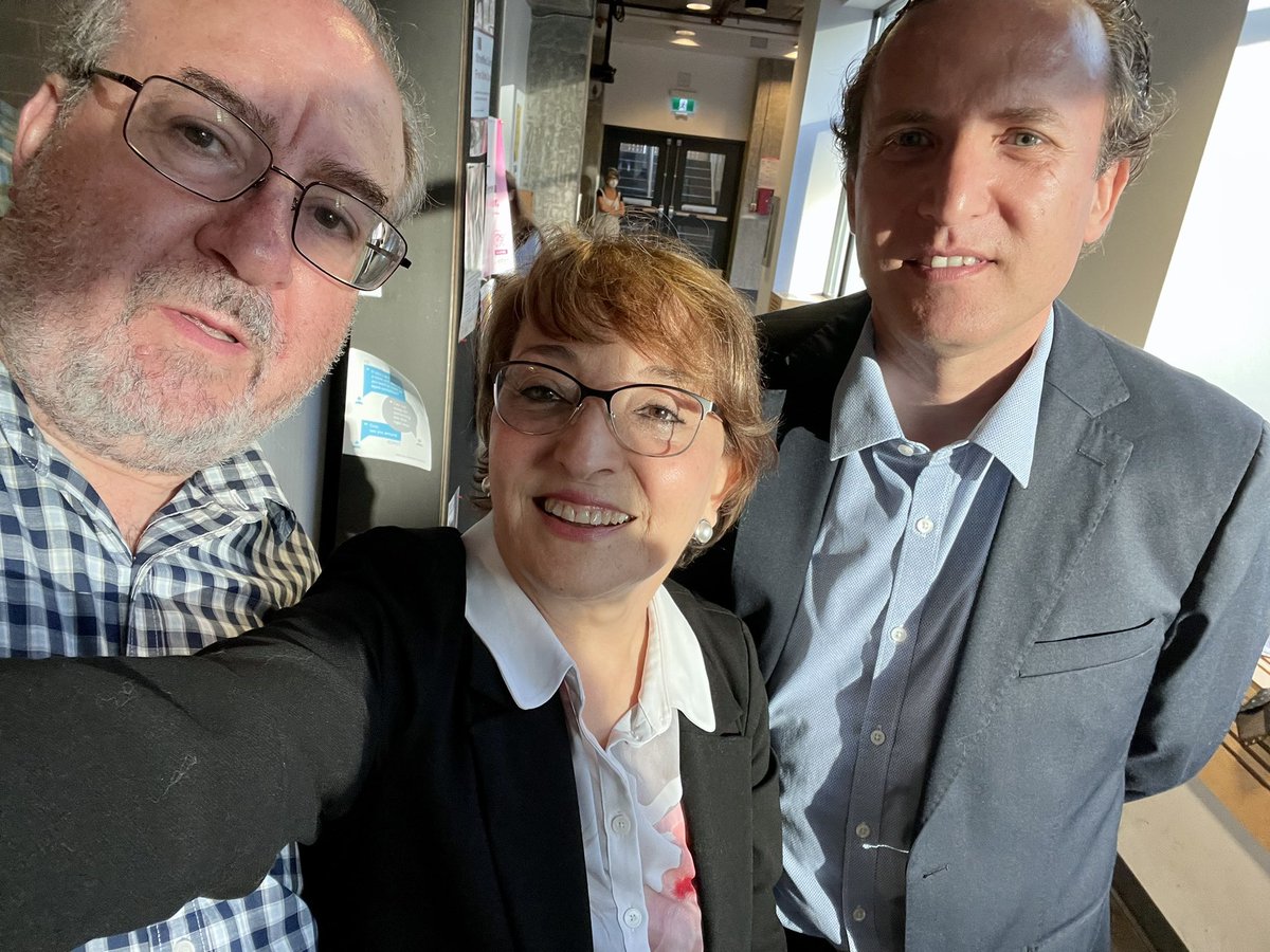 patydelamaza's tweet photo. @VLAFF Gran Evento #VioletaExiste @SFU_W Cónsul General de Chile Allan Najum, Dr Dan Russek. #FamiliaParra #VioletaParra https://t.co/LFPChatKG6