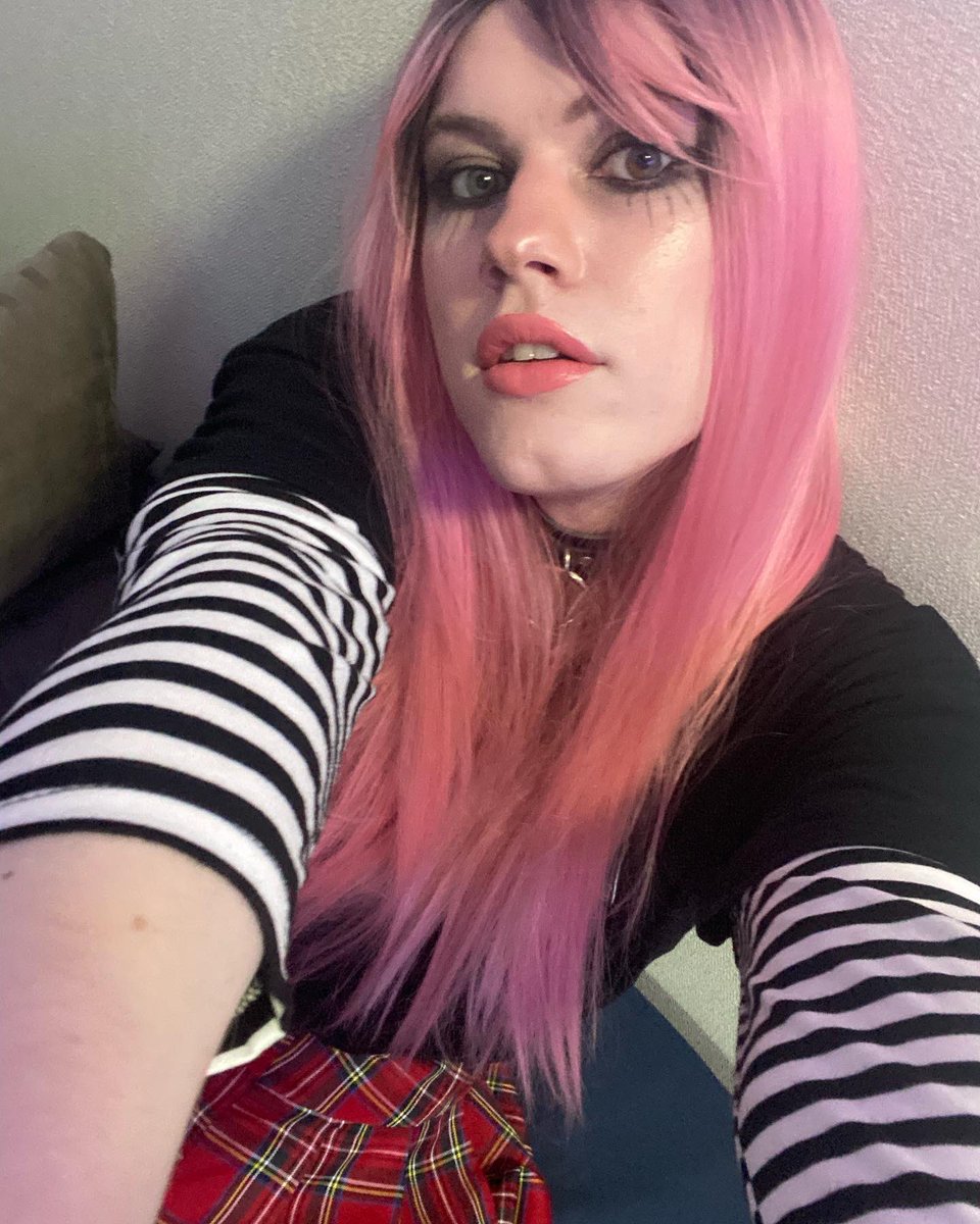 FemTheJenn's tweet photo. Look it’s that one pic thats my pfp 😏

#transgirl https://t.co/25tZDwzLjH