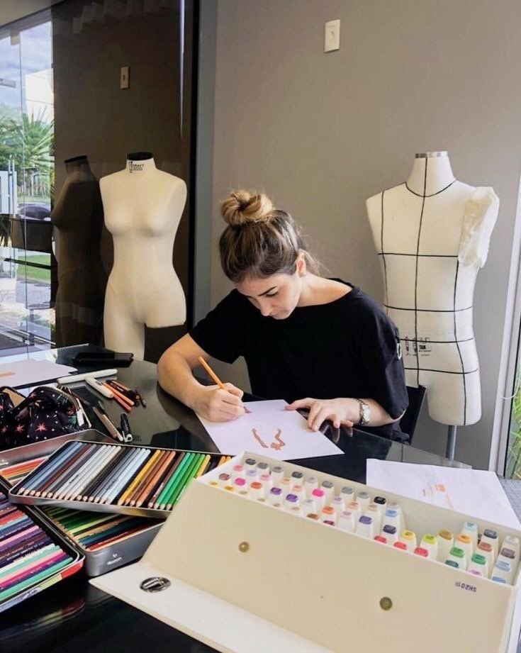 preciousschanel's tweet photo. pov: you’re fashion student https://t.co/rI7orqMrCB