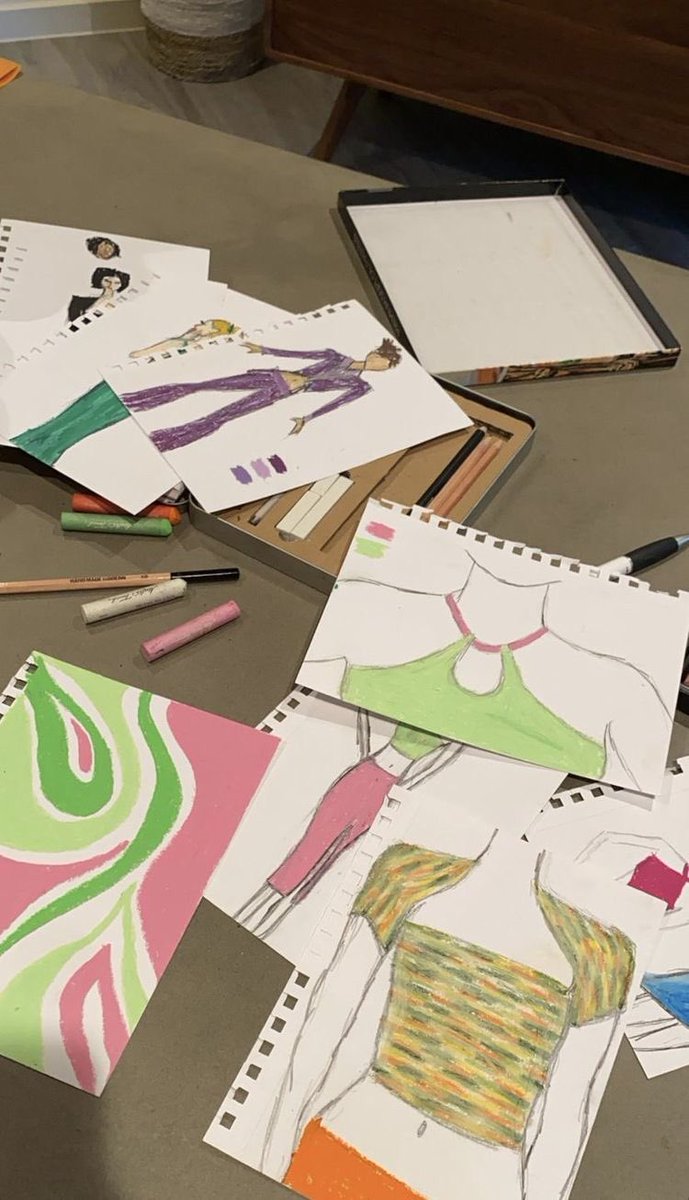 preciousschanel's tweet photo. pov: you’re fashion student https://t.co/rI7orqMrCB