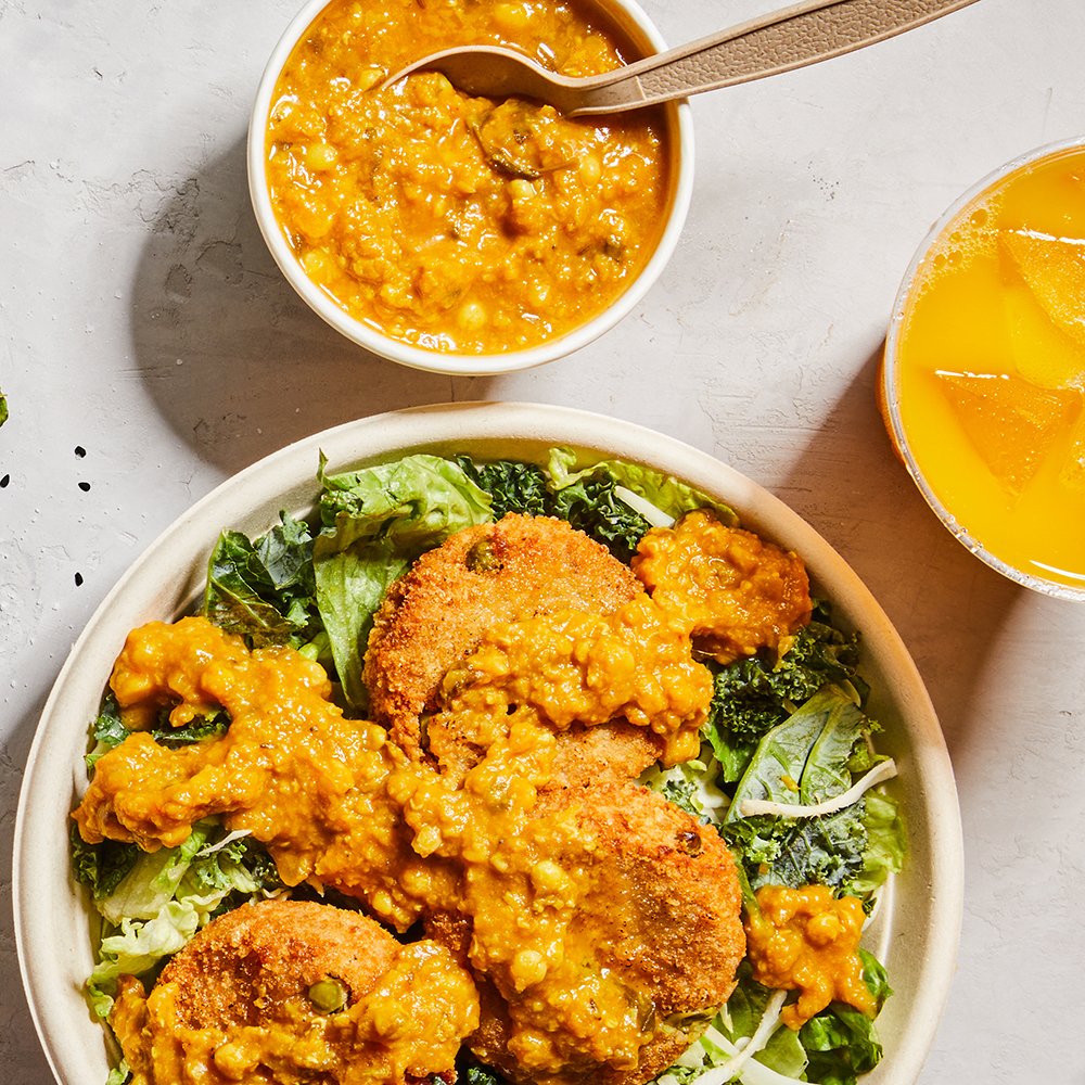 Choolaahyum's tweet photo. 📷Choolaah Bowl with veggie croquettes, supergreens, yellow lentil daal and mango lemonade.

#EatDifferent  #vegetarian https://t.co/giUdxDNdbO