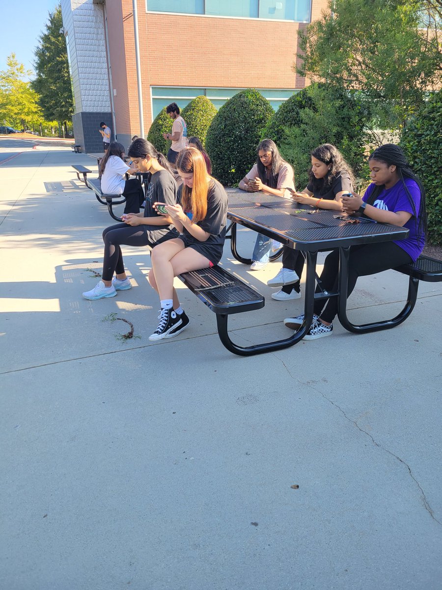 ms_delap's tweet photo. General public: What's up with this generation? Outside and on their phones?? 
Me: Oh, them?  They are learning the parts of the neuron. Building from nature and technology to label. #education
#Teachers https://t.co/KX1kvgGrbO