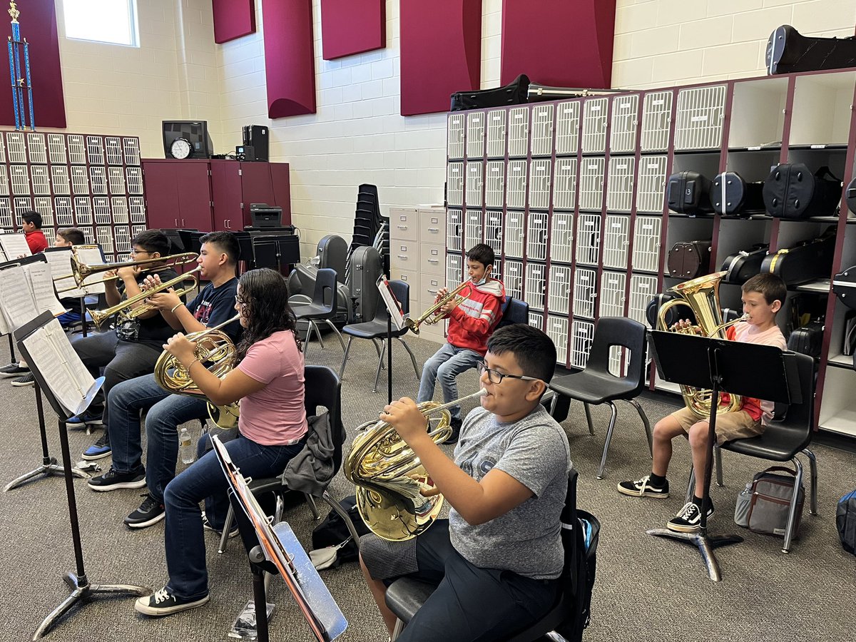 drcookbrass's tweet image. Cryar Band going the extra mile in PACK time! #CryarCats #tthr #morepractice @CryarCISD