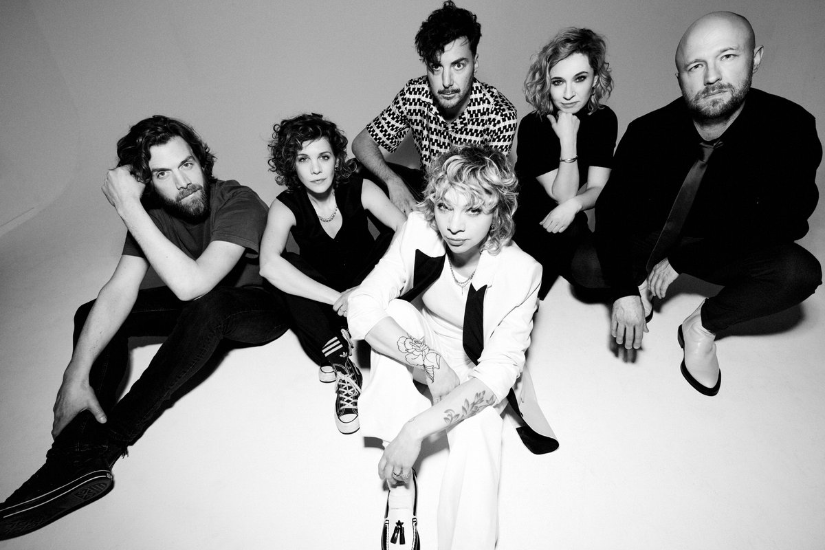 Als we iets zeker weten na dit festivalseizoen is het dat wij nog lang niet klaar zijn met elkaar. Nieuwe single. Ready For More. 08 september. 
PRESAVE: krezip.lnk.to/ReadyForMore
📸 Paul Bellaart