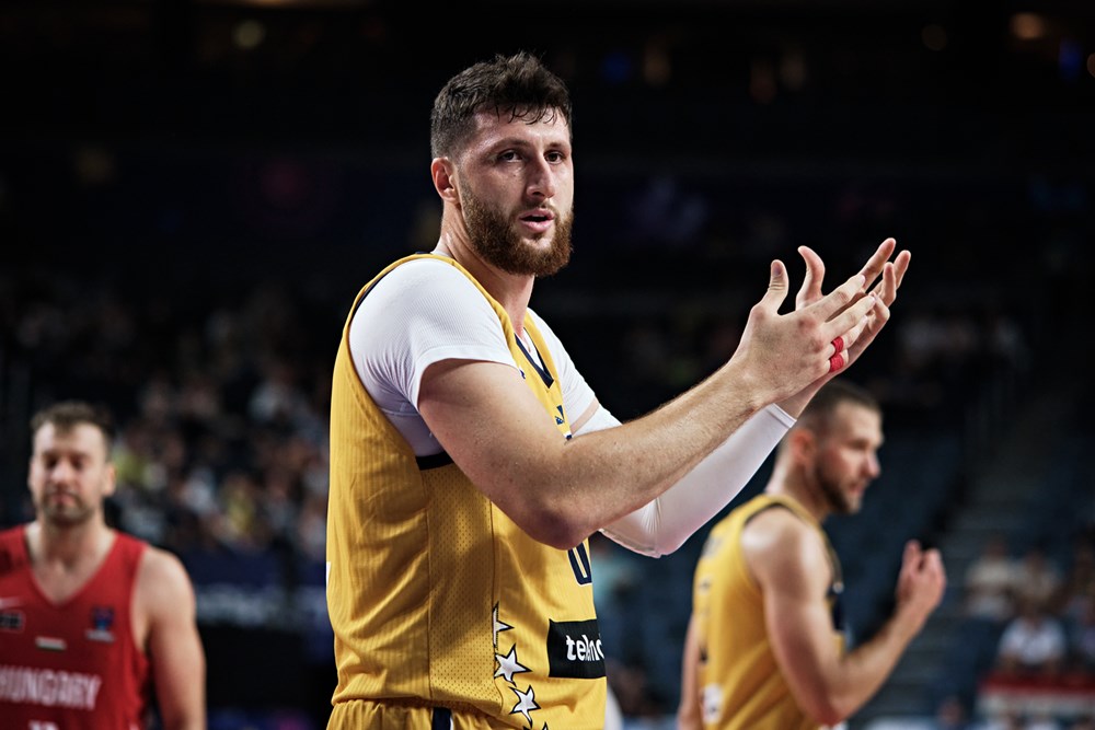 Jusuf Nurkic did the job for Bosnia and Herzegovina in Day 1 of #EuroBasket 2022

19 points / 7-14 FG / 4 rebs / 3 asts / 2 blks

Nurk led his country starting with W over Hungary

#BringtheNoise #RipCity https://t.co/eVOte7Sdo7