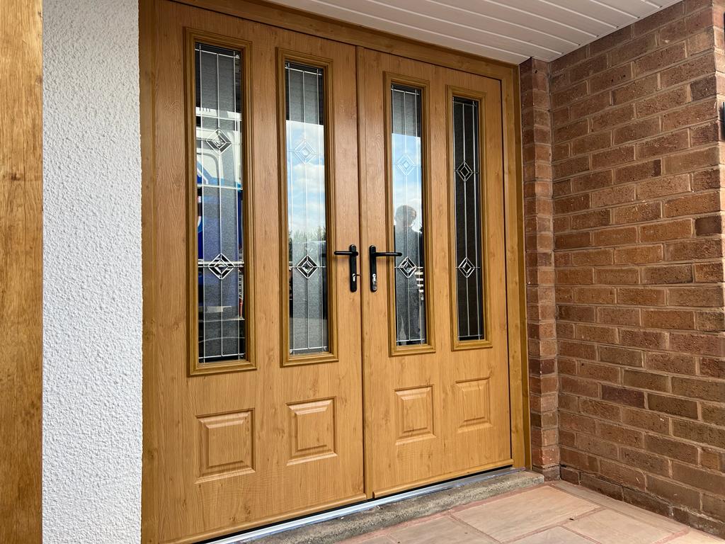 We installed @EnduranceDoors  French doors into a property this week to create this grand looking entrance! 

Scafell style doors in Irish oak with Comete Glass