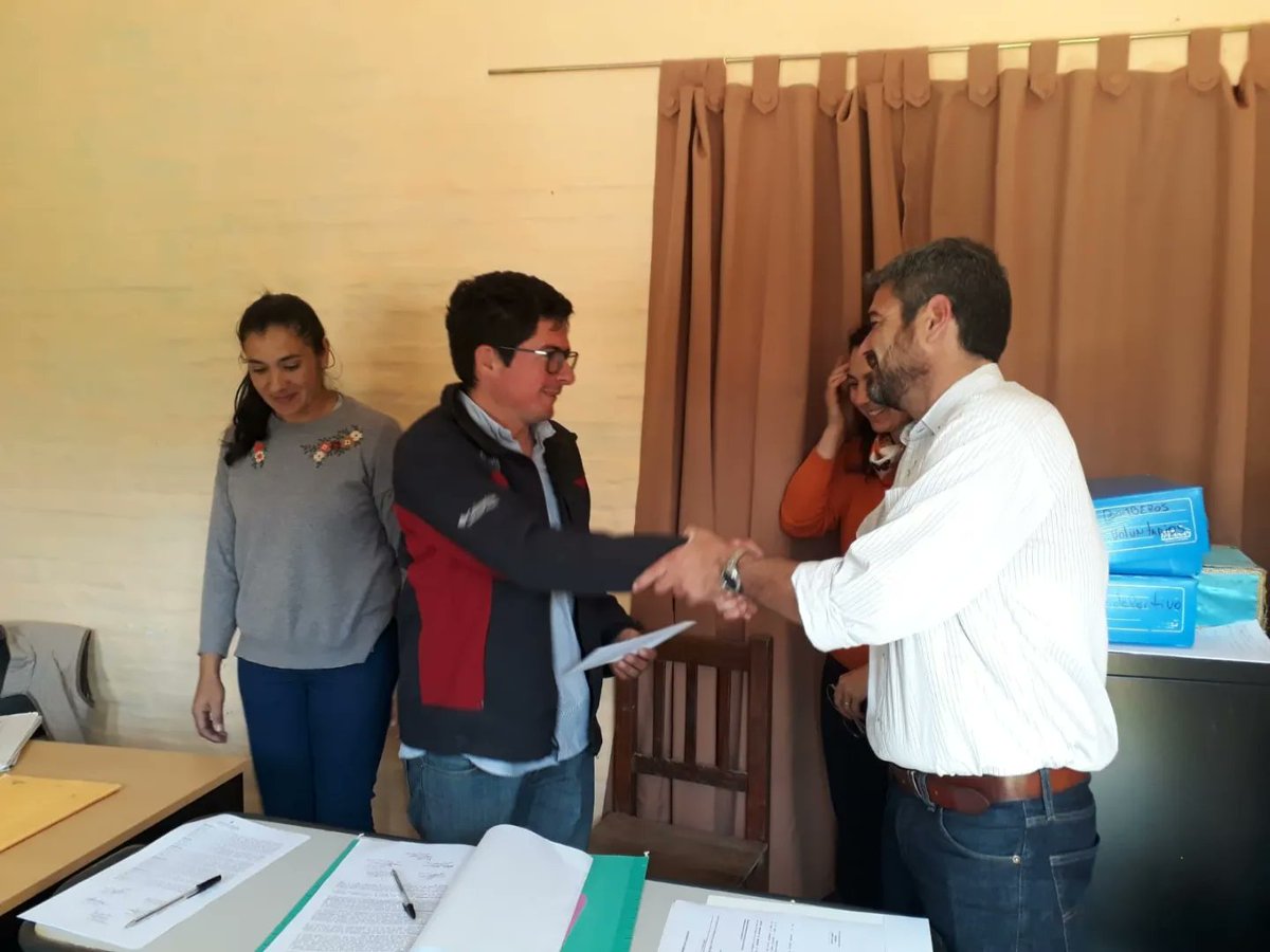 mp_ctes's tweet photo. Seguimos acompañando a los productores de toda la provincia, el @CorrientesGob a través de la subsecretaría de producción del ministerio se realizó la entrega de una asistencia financiera en calidad de préstamo a la Cooperativa Agropecuaria 24 de Octubre Ltda. de #ColoniaPando https://t.co/E3hIL2OcYX