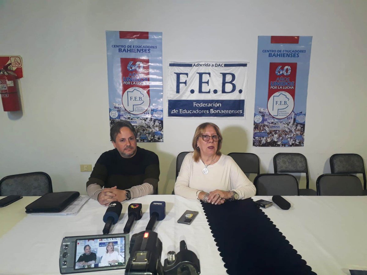 LaFEB's tweet photo. 📢Arrancamos la mañana con una gran conferencia de Prensa en #BahíaBlanca. 

👏Agradecemos a la Comisión Directiva por organizar el evento y a los medios locales que se acercaron para dar difusión a la recorrida que venimos haciendo por los distintos distritos de la #ZonaX https://t.co/cJo1MK675V
