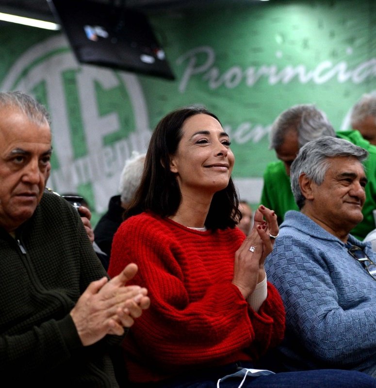 plambertini's tweet photo. Participé del lanzamiento del Seminario de Políticas de Estado en la PBA junto a @colodeisasi, @Carli_Bianco, compañeras y compañeros.

Un espacio para pensar junto a los trabajadores un Estado más participativo y dinámico con políticas de mayor integración económica y social. https://t.co/aoBRQabqdz