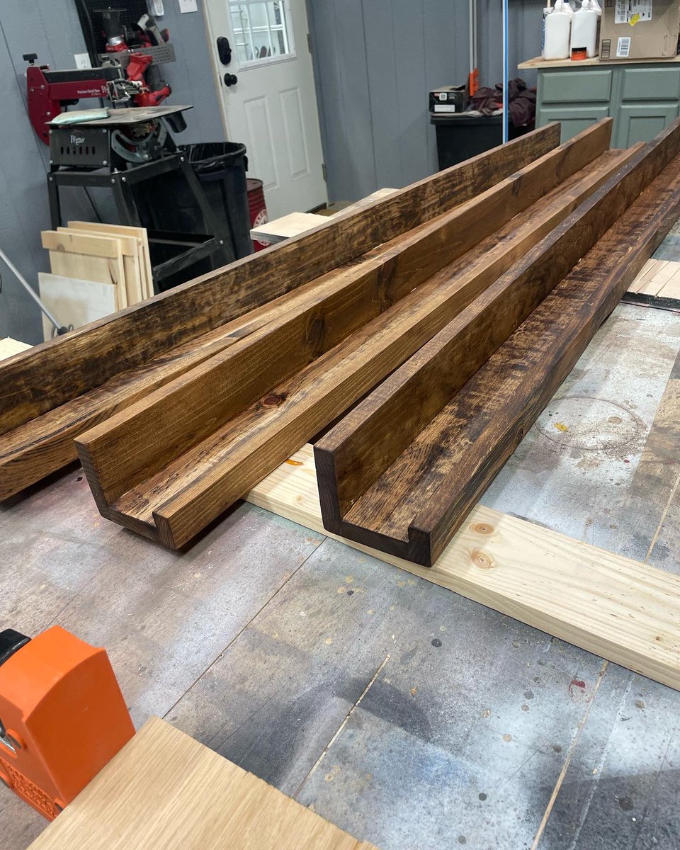 FDesignxo's tweet image. Picture shelves! #amazing #HomeDecor #home #homesweethome #family