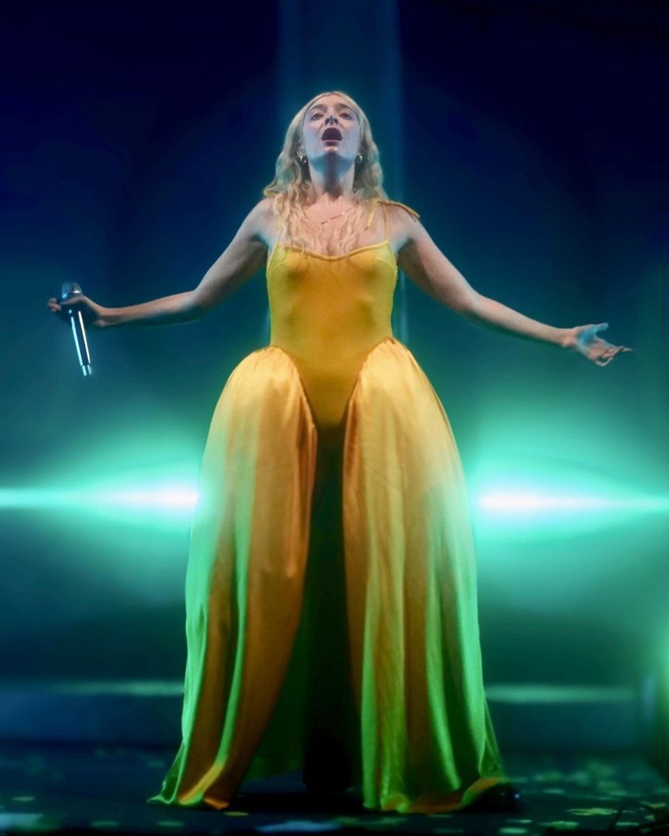 Lorde_fix's tweet photo. Transcendent 

[📷: pawprints777 IG] #SolarPowerTour #lorde #WashingtonDC https://t.co/SiUDDyCMEL
