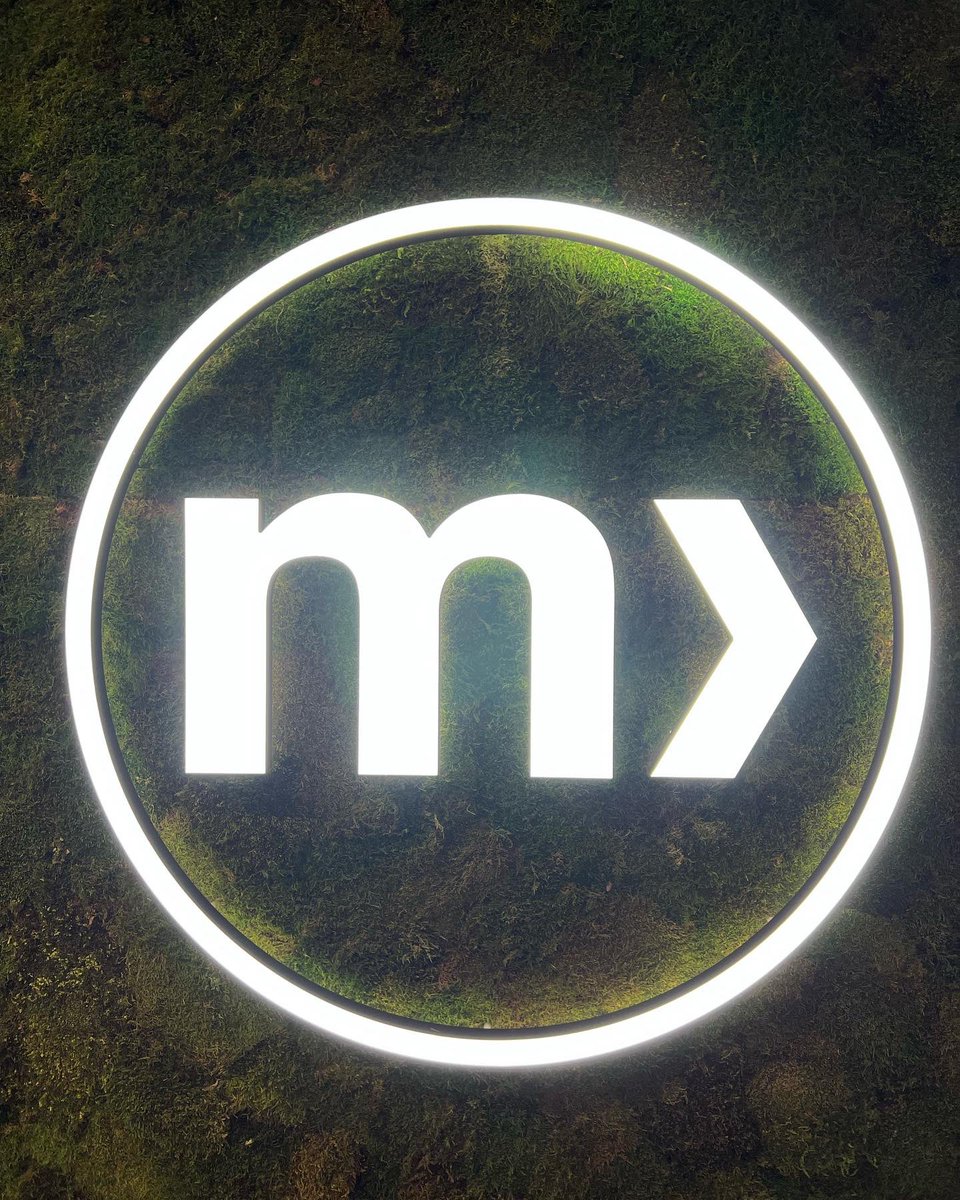 Buzzing &amp; slightly jealous after visiting new  <a href="/motorway/">Motorway</a> LON offices. Brimming with energy &amp; proud to be a small part of the journey to make car selling better.  Hat-tip to amazing team, lead by <a href="/tomleathes/">Tom Leathes</a> who has built a strong culture of speed, creativity &amp; winning 🚗🚀🏆 ✨