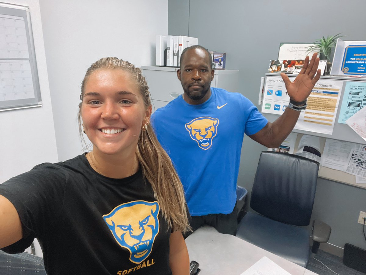 kayla__fuller's tweet photo. #Dweek for the first week of classes! Zoom selfies after virtual classes for the win! Hail to Pitt! @Pitt_SB @CoachHerm @biankabell27 @hopemoreno_13 https://t.co/cC24KXZYlX