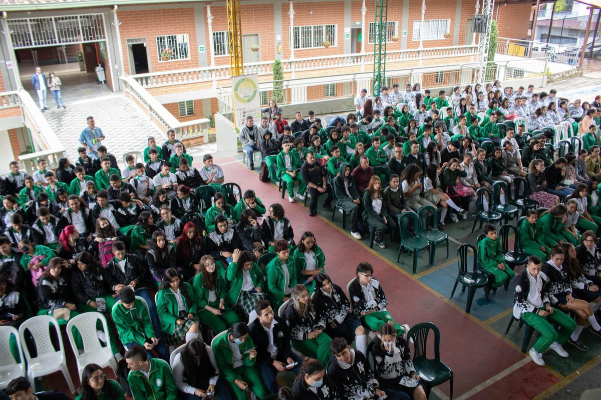 TecnoCoredi's tweet photo. 370 estudiantes asistieron a la conferencia "empoderamiento y construcción del territorio desde la formación del espíritu emprendedor”. Actividad que se realiza con el propósito de incentivar el emprendimiento temprano en los jóvenes, como parte de nuestro sello institucional. ✅ https://t.co/pdbHgsCbOK