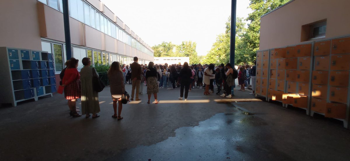 Collège des Bourgognes Chantilly tweet media