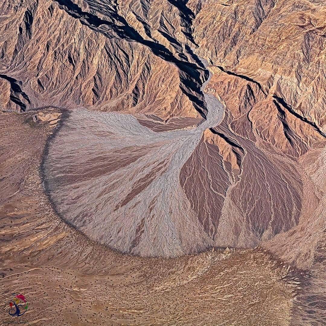 PeterBetts8's tweet photo. How good is geology? Every day of every year for billions of years!
Death Valley, California, USA
#HowGoodIsGeology
Source: the legendary Bernhard Edmaier Photography https://t.co/jisDGi7Dq8