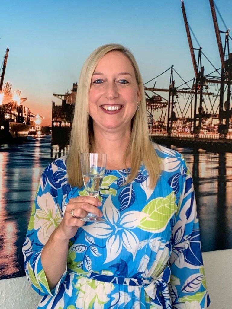 waren_e's tweet photo. Heute mal ein Post in eigener Sache: 1 Jahr Waren-Verein! Mensch, wie die Zeit vergeht. Mein kleines Fazit: Gute Entscheidung, toller Job, super Team und ein engagiertes Ehrenamt. Was will man mehr? #warenverein #jubiläum #dankbar #weitergehts https://t.co/g09kXvqgpv