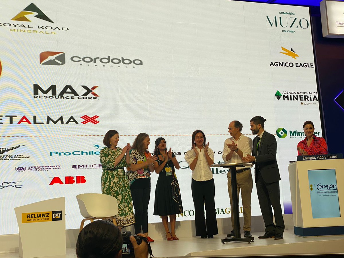 #CobreParaLaVida

En estos instantes 🕜 | Se inaugura oficialmente el #HUB de Innovación del Cobre en Colombia, proyecto que reúne a 10 empresas mineras y organizaciones de Chile, Perú, Suecia, Nueva Zelandia y Australia.

 #TransiciónEnergética Ejecutado por <a href="/ValleyQuintil/">Quintil_Valley</a>