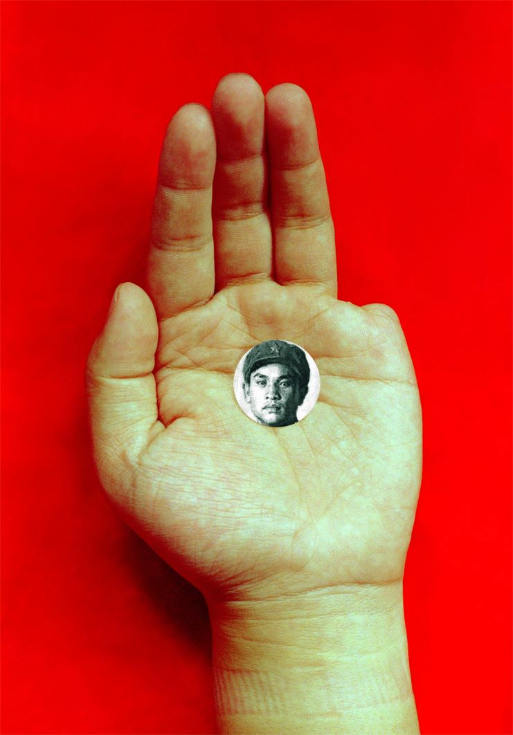 clairevdh's tweet photo. .@ArtistShengQi's My Left Hand series is widely recognised but the chilling tale of how he lost his finger is less known. Chapter 3 of Paint By Numbers: China's Art Factory from Mao to Now tells the story. https://t.co/dAuspPXSAH
https://t.co/UfwGZ5DPEJ https://t.co/nlfennSOnh