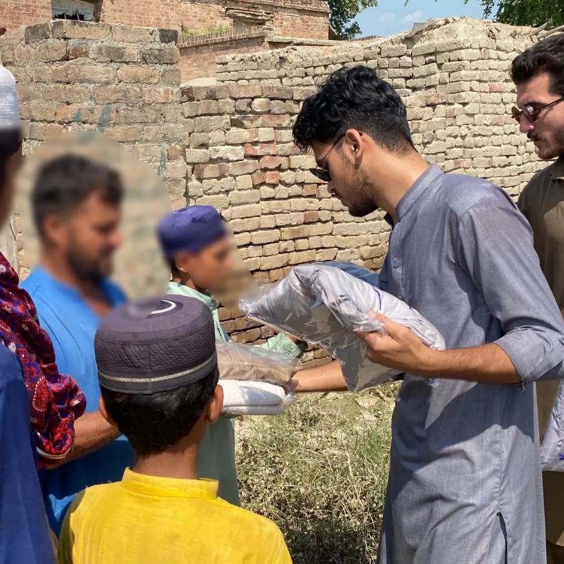 society4youth's tweet photo. Society For Youth feels honoured to share that we distributed about 250 clothes among the flood affectees as a part of our #YouthFloodRelief. These clothes were distributed at Satar khan colony, Kabul River. 
#SocietyForYouth @SultanKhanHoti https://t.co/jSsvoufAZn