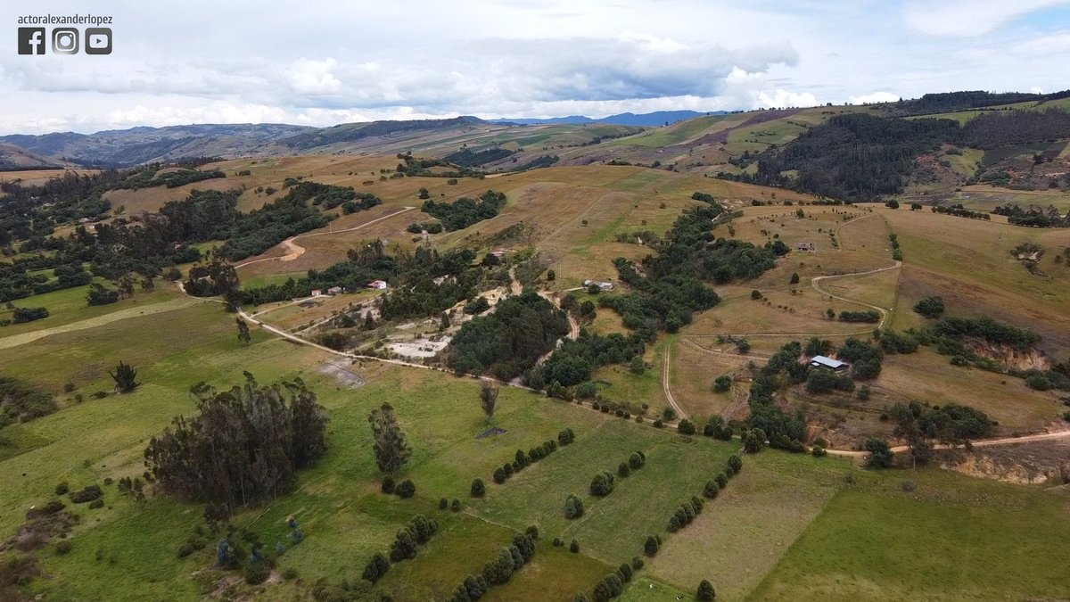 EmpaquePues's tweet image. Bienvenidos a presenciar uno de los capítulos más atractivos. Pronto en YouTube y Facebook. ✌️🛵💨
•
#EmpaquePues #ViajandoxColombia #vueltaalmundoenmoto #Cundinamarca #Suesca #laguna #lagunadesuesca #Cucunuba #Sigamosenruta #viajar #motorcycle #naturaleza #nature #photography
