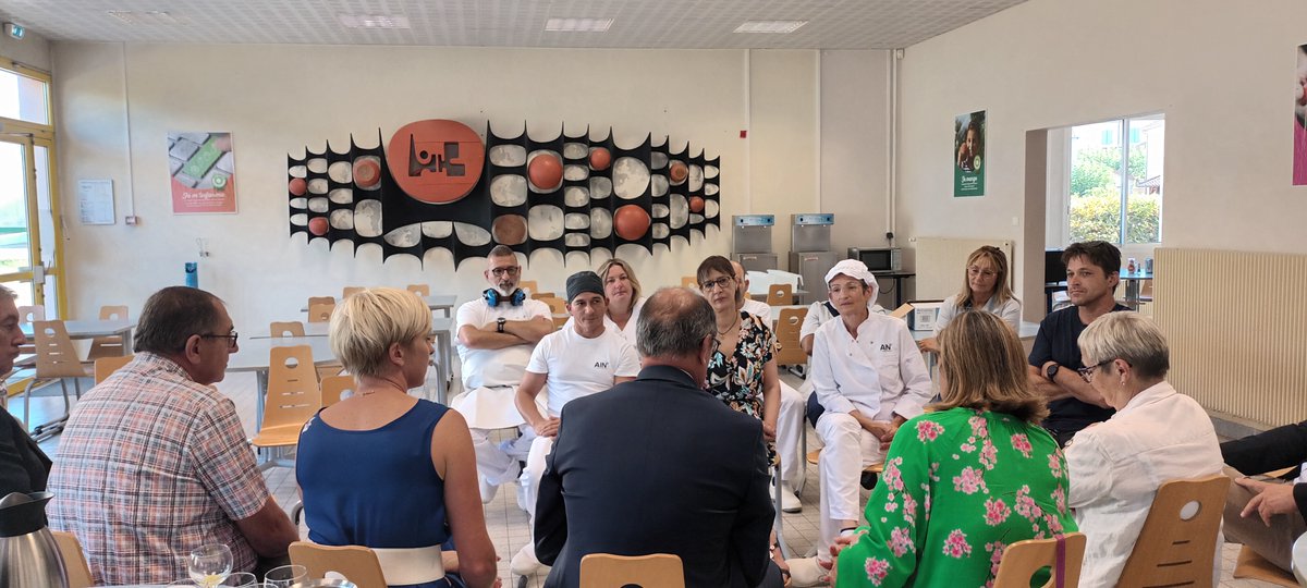 ✏️Rentrée dans les #collèges 📔Jean #Deguerry, <a href="/baude_veronique/">Baude Véronique</a> et <a href="/LurinPierre/">Pierre LURIN</a> sont allés à la rencontre des élèves, de la Communauté éducative et des agents départementaux de l'#Ain en présence de Mme <a href="/IaDasen/">IA-DASEN Ain</a>☑️Plan collèges, dispositifs éducatifs...➡️tinyurl.com/4dw75ptf