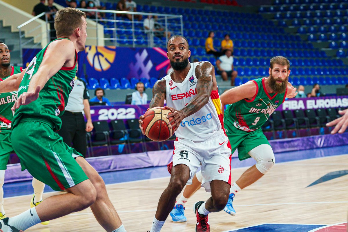 La <a href="/BaloncestoESP/">Baloncesto España</a> se arma de moral en el estreno del nuevo ciclo. marca.com/baloncesto/eur…