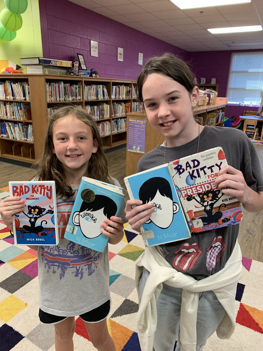 RMMooreMedia's tweet photo. Book twins make great friends! #readMoore #readysetgrow @CcsdMedia @R_M_Moore_Elem @CherokeeSchools https://t.co/IWSkRFc7uD