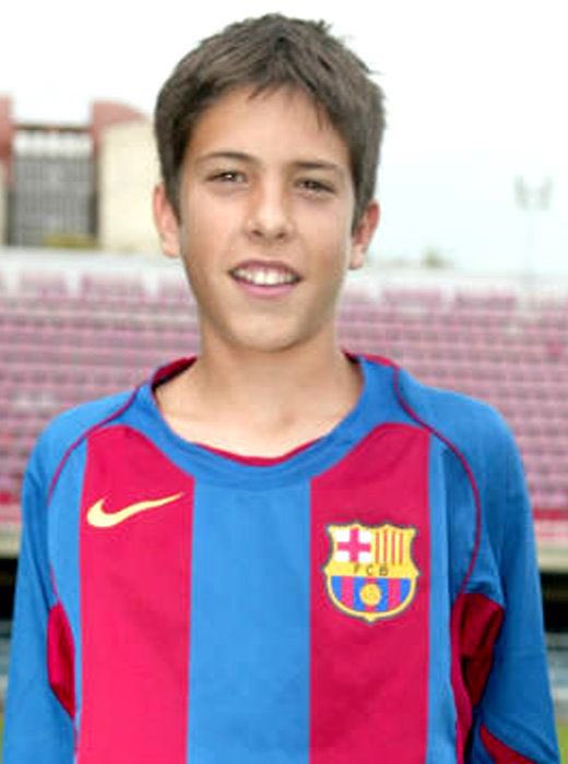 -16 títulos
-Se rebajó el sueldo el año pasado para poder inscribir jugadores.
-Ama el Barça.
-Titular 10 años.

La campaña creada en contra de <a href="/JordiAlba/">Jordi Alba</a> no la entenderé nunca.

Se trata mejor a algunos d fuera q vinieron a cobrar y a vivir, y a los de la casa los tratamos fatal