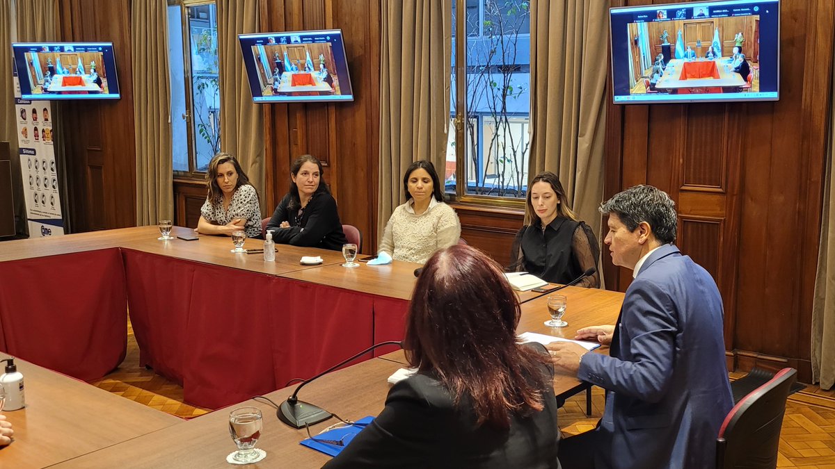 📣 Lanzamos el curso “Educación Financiera para Individuos”, con la participación del presidente <a href="/AlfredoGZChaco/">Alfredo González</a>, la secretaria de Capacitación <a href="/BeatrizTourn/">Beatriz Tourn</a> y representantes de <a href="/CNVArgentina/">CNV Argentina</a> y  <a href="/Economia_Ar/">Cuenta</a>.

¿Te interesa esta capacitación? 
Inscribite 🔗 bit.ly/3KhXXmI