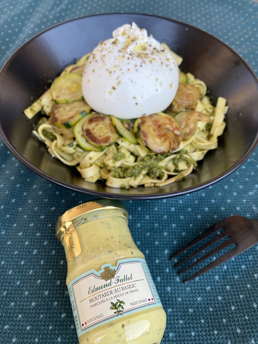Tagliatelles aux courgettes, burrata et sauce crémeuse avec notre moutarde au Basilic 🍴