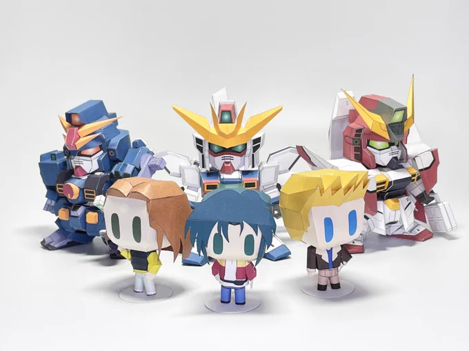 #9月になったのでフォロワーさんに自己紹介しようぜ最近フォロー、フォロバ頂いて挨拶できていない方も結構いますので。紙でSDガンダムやアイマスのデフォルメアイドルを作ってます。ガンダムXとアンデス好き。 