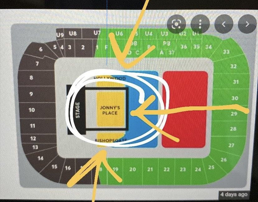 EvieAlice6's tweet photo. @rugbyman66 @lilcocoqueenx @AoifeHogan_ it’s the name of the front pit which is infront of the stage https://t.co/E5TmssNATZ