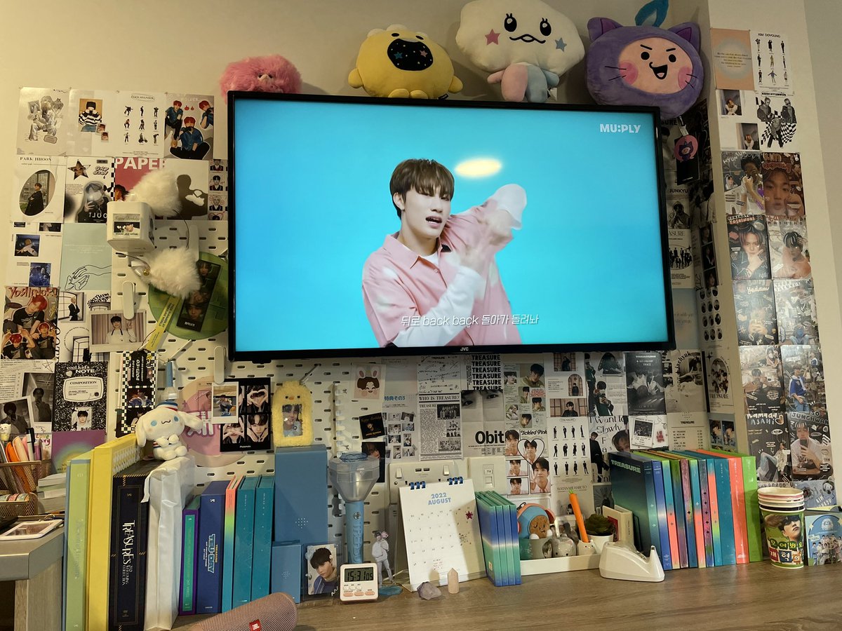 TreasureUnionUK's tweet photo. I finally finished my Treasure themed desk 🫶 here are some photos! I hope you like it teumes 
#treasure #트레저 @treasuremembers https://t.co/N1NMSFitCL