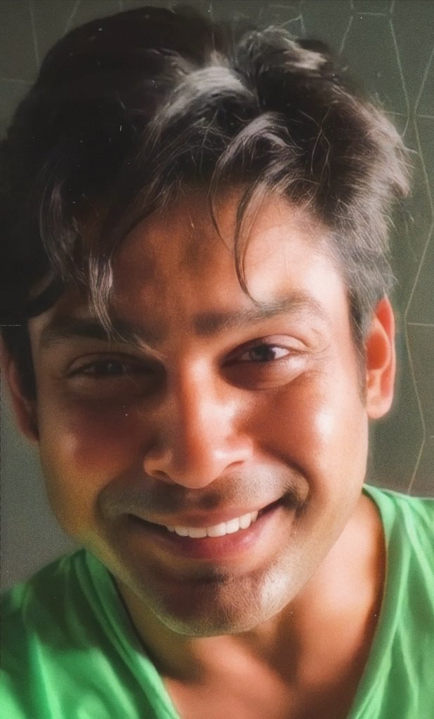 Sab kuch aaj bhi waisa hi hai bas teri kami hai .... aur yeh kami humesha rahegi. 
We haven't met each other in this lifetime but a part of our souls will forever belong to you 💫

#SidharthShukla // #SidHearts