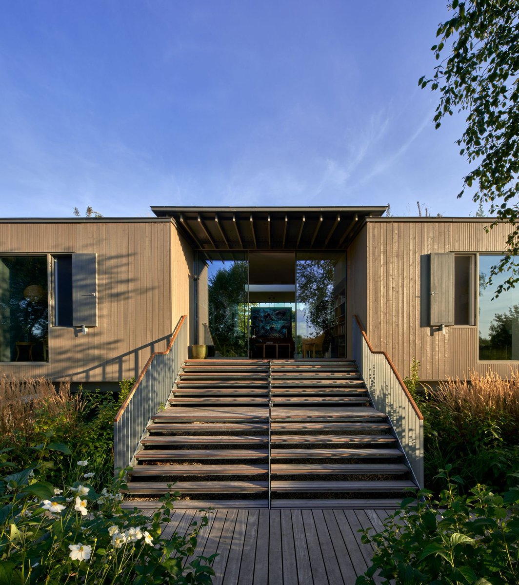 woodawards's tweet photo. March House | This carefully designed #timber home situated on the bank of the Thames has been constructed as a beautiful, flood-resistant, and energy-efficient house to serve the client’s current and future needs.
https://t.co/Z3CFCc5yZP https://t.co/CNEwUDGyFB