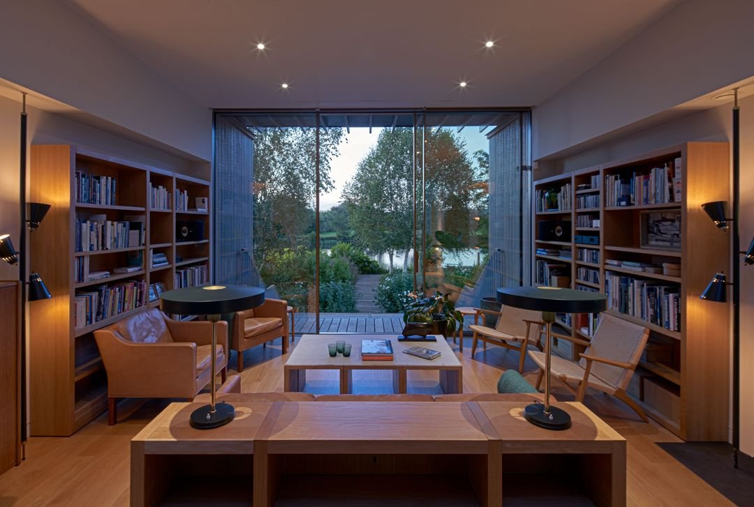 woodawards's tweet photo. March House | This carefully designed #timber home situated on the bank of the Thames has been constructed as a beautiful, flood-resistant, and energy-efficient house to serve the client’s current and future needs.
https://t.co/Z3CFCc5yZP https://t.co/CNEwUDGyFB