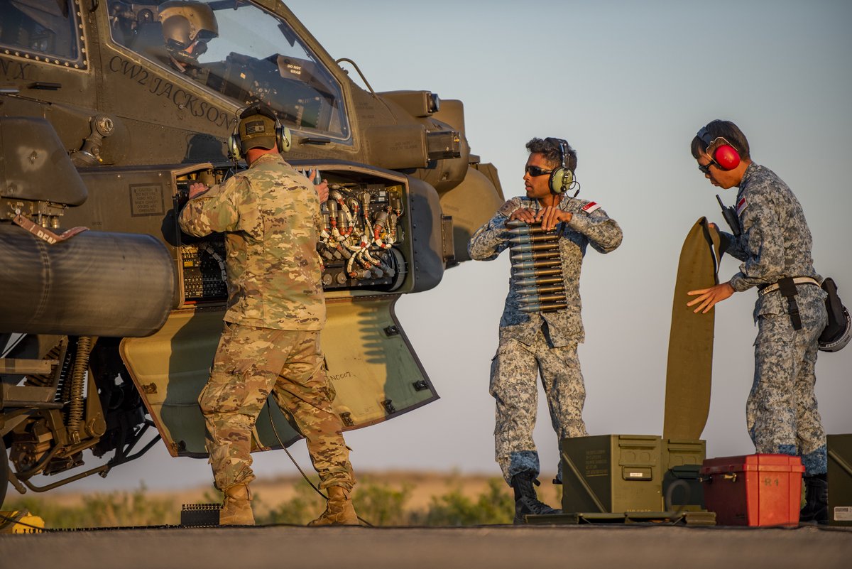 USNationalGuard's tweet photo. Photos of the Day: @AZNationalGuard Soldiers and Peace Vanguard Republic of Singapore Air Force members conduct day and night AH-64 aerial gunnery operations at the @IDNationalGuard's Orchard Combat Training Center. 

More: https://t.co/xjL3yKeRPJ 
📷: https://t.co/DhCe6Ngk3H https://t.co/Uy8dVYVtJz