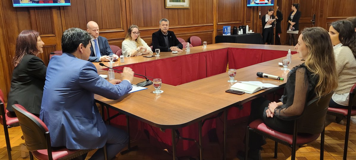 redcame's tweet photo. 📣 Lanzamos el curso “Educación Financiera para Individuos”, con la participación del presidente @AlfredoGZChaco, la secretaria de Capacitación @BeatrizTourn y representantes de @CNVArgentina y  @Economia_Ar.

¿Te interesa esta capacitación? 
Inscribite 🔗 https://t.co/E2oPsB8qAl https://t.co/mAxYrCB89E