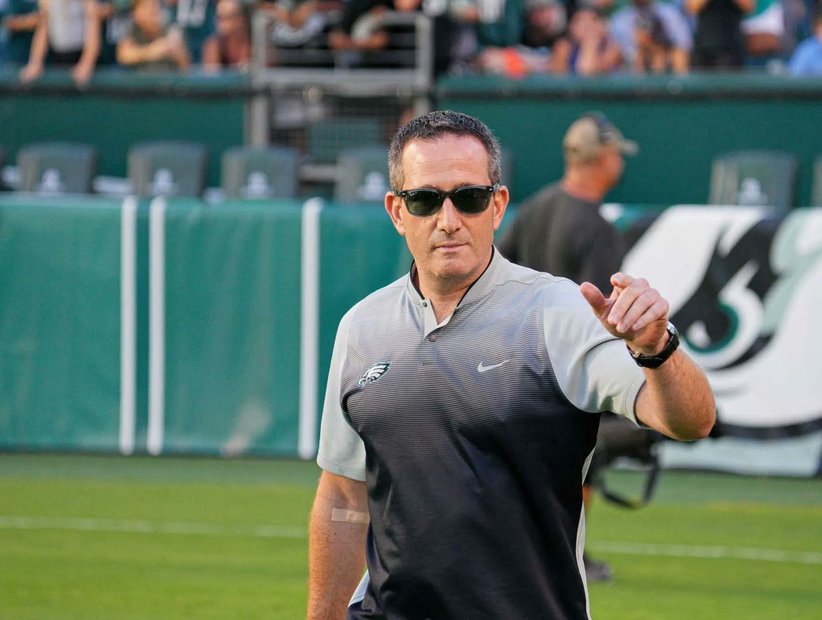 barstoolsports's tweet photo. Howie Roseman Is Proof That People Can Change https://t.co/0fsIF5FEoC https://t.co/J2hatfwAcQ