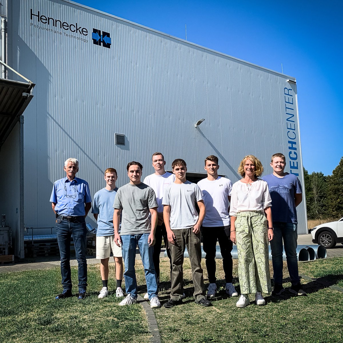 We are delighted to welcome eight new #trainees to #Hennecke in Sankt Augustin! 🤩

We wish you all the very best at the start of your careers and hope you enjoy your traineeship with us! 🍀

Find out more about training opportunities at Hennecke: hennecke.com/en/company/tra…