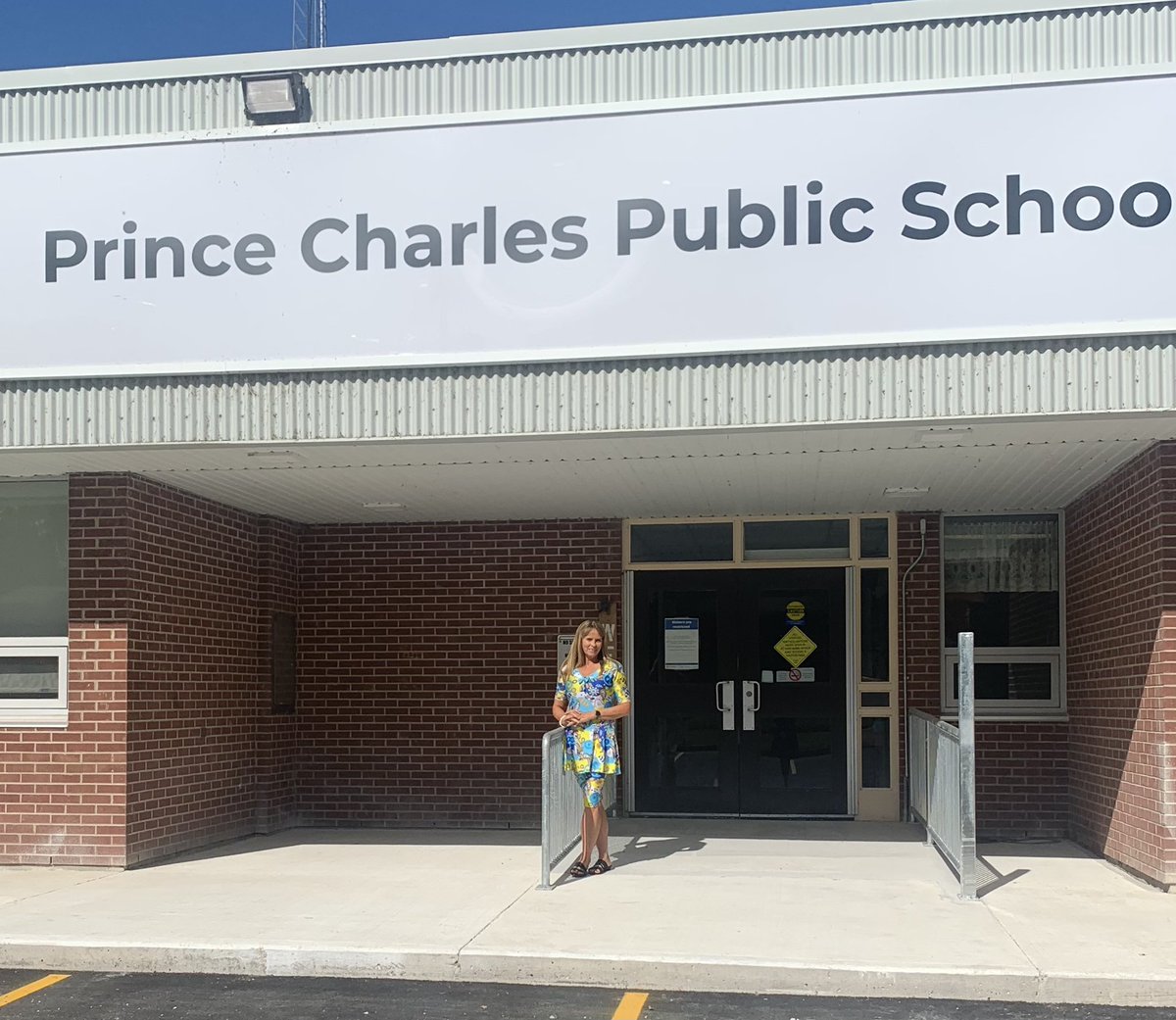 PcLdsb's tweet photo. We are very excited to welcome new and returning students back to school. See you Tuesday!#challengemet https://t.co/WIzUW7VQRz