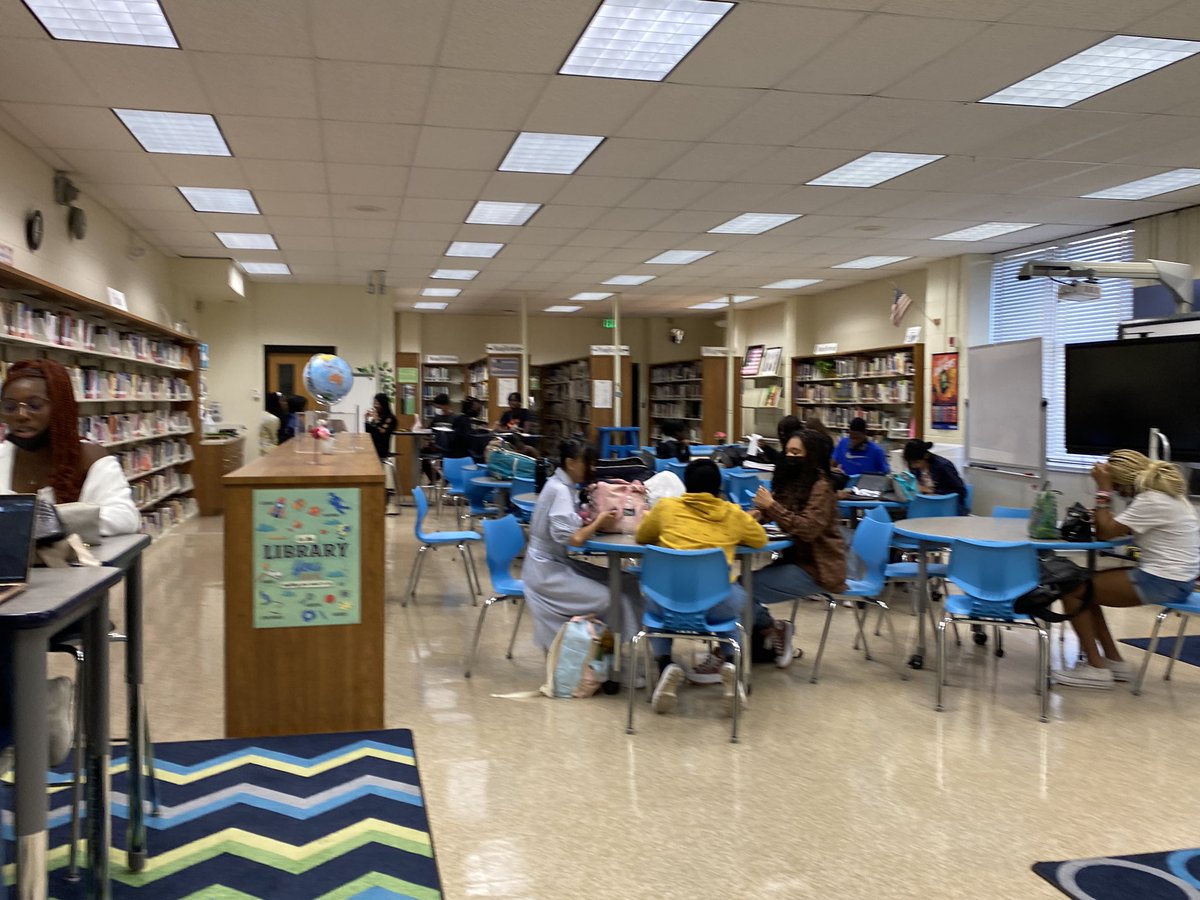 Westerntechlib's tweet photo. Welcome back to the books 📖📚, Western Tech! We love seeing the library filled and book stands empty before the day even starts. Wishing all a great year! #bcpslms https://t.co/wjT2zAwf2V