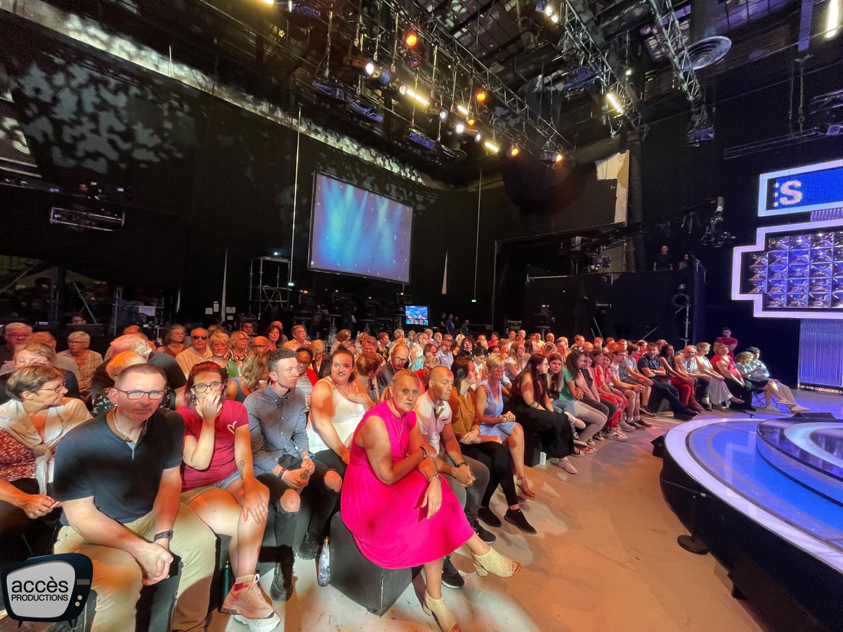 AccesProd's tweet photo. Merci au public présent le 1/09/22 pour le tournage de N OUBLIEZ PAS LES PAROLES
Il nous reste de la place pour venir le 6 Septembre 2022
Réservations sur https://t.co/2afiP7txOh
#NOPLP #noubliezpaslesparoles #chanson #Maestro #maestros #musique #micro #microdargent #chant https://t.co/VGOQPE331s