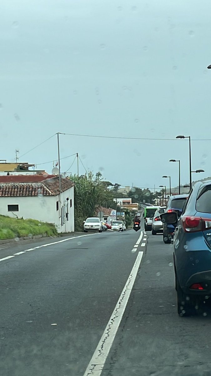 vecinosbajamar's tweet photo. Retenciones y mas retenciones llegando a las Canteras hasta Tegueste. Nunca nos negaremos  a las mejoras, pero con organización, @CabildoTenerife @carreterasTF  llevamos semanas sufriendo horas de esperas  para llegar a nuestro hogar, trabajo. Porque no se trabaja de noche?? https://t.co/Hpw30hYo9j