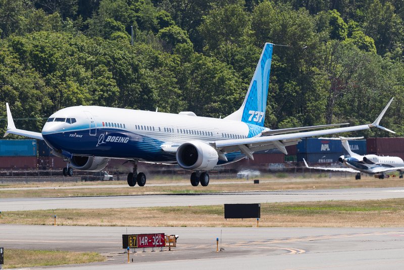 airwaysmagazine's tweet image. Delays with the Boeing 737-10 MAX mean the -7 will be certified before its larger sibling. #737MAX #737MAX10 #737MAX7 #Boeing #Boeing737MAX #Boeing737MAXProgram #Boeing73710 #Boeing7377 #TypeCertification

airwaysmag.com/boeing-expects…