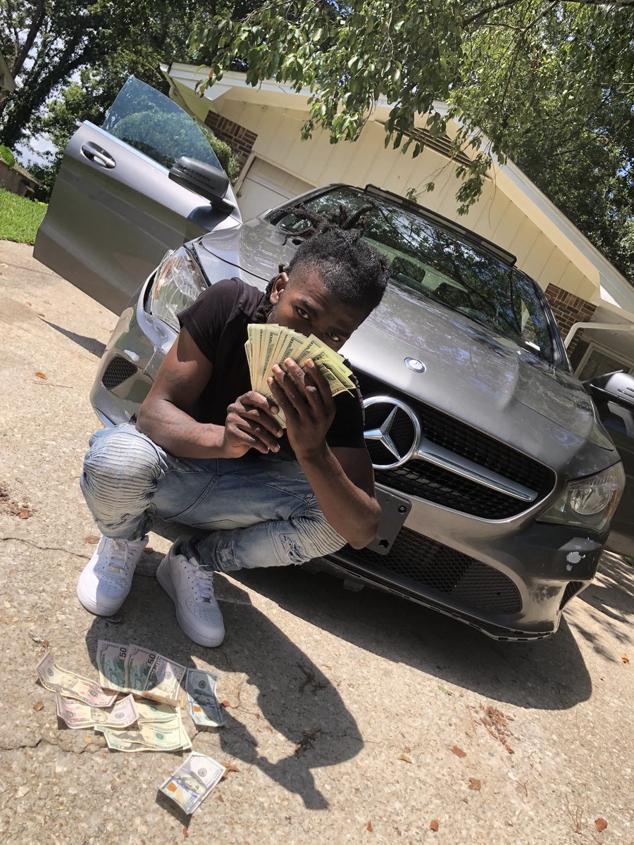 I’m Tryn Get Some Ass In My Benz ,Make A Video An bring in Some Fans $ Frans